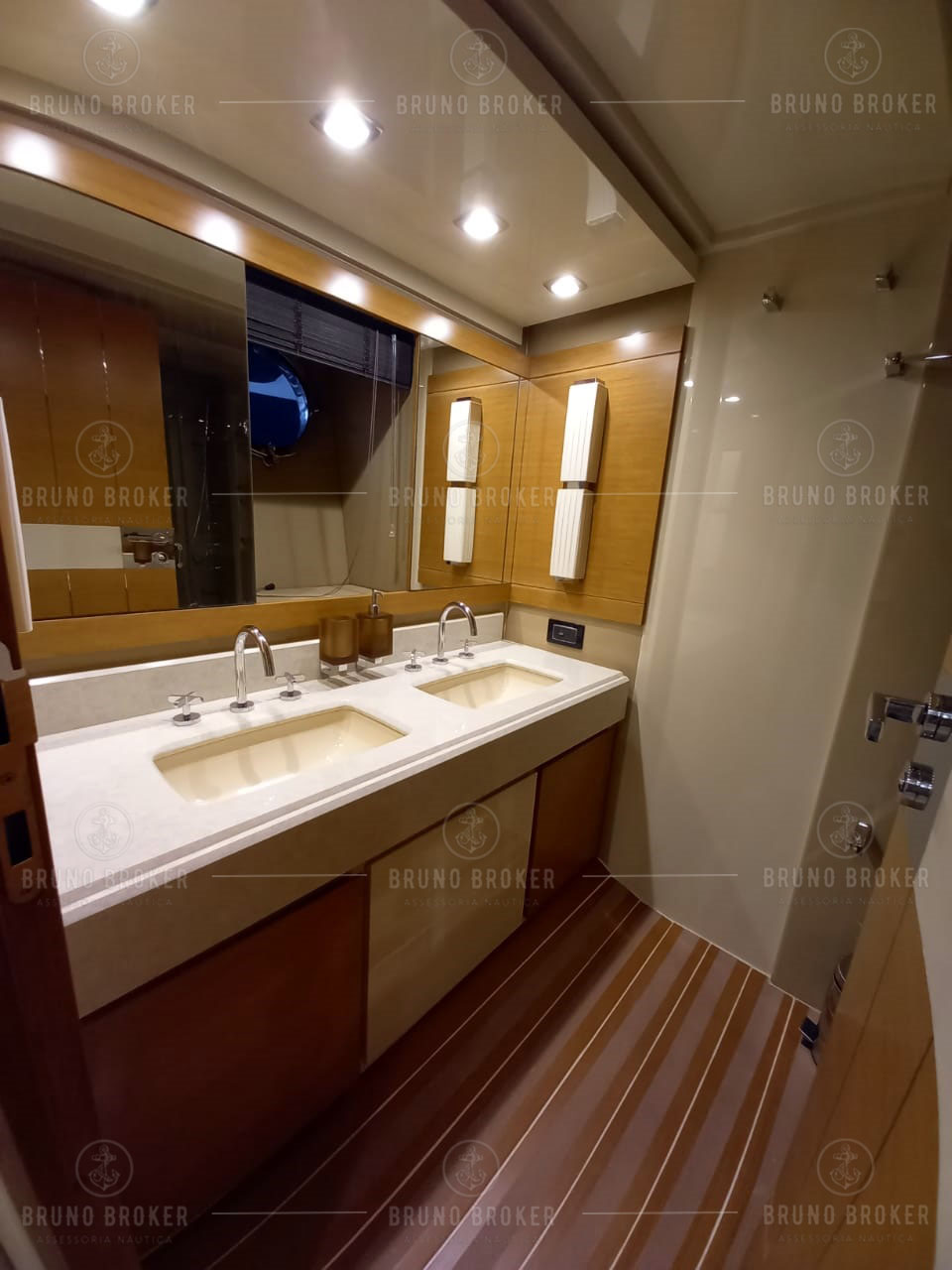 Lancha a venda Angra dos Reis Azimut 2015 em 2x Man 1360 diesel pé de galinha