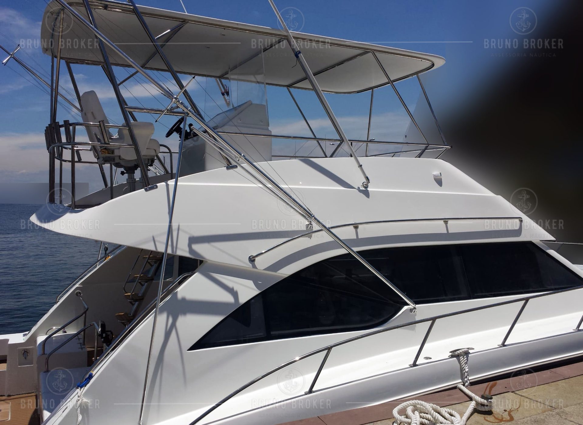 Lancha a venda Angra dos Reis Recon Boats 2014 em 2x IPS 1200 diesel IPS