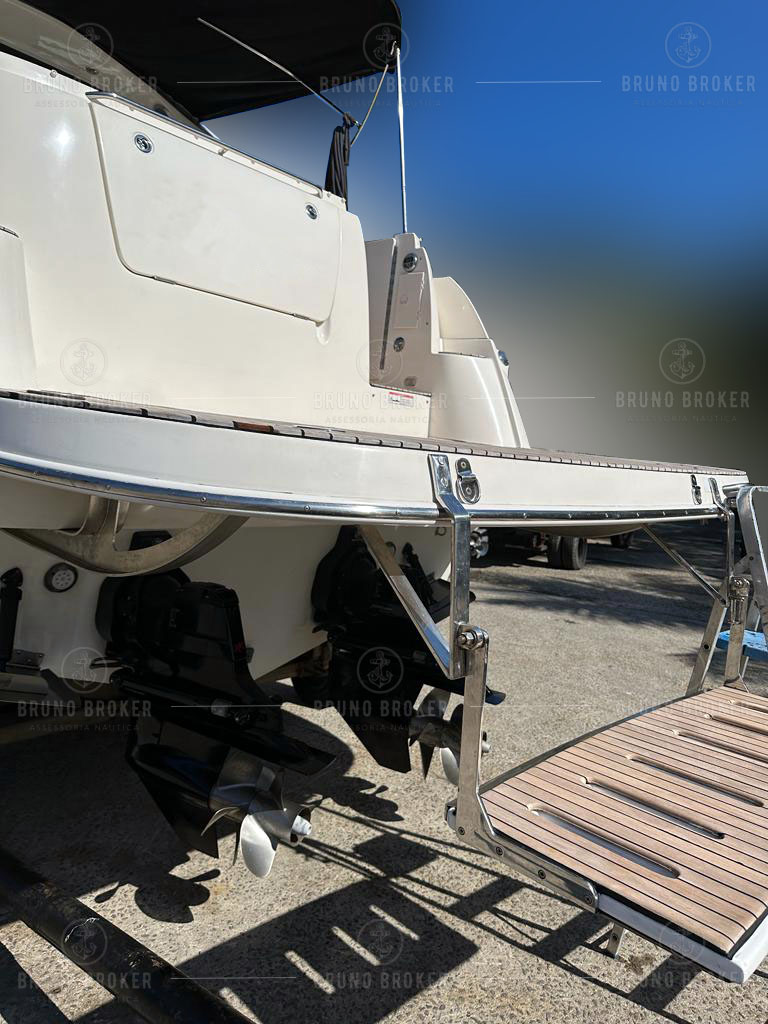 Lancha a venda em Angra dos Reis Bayliner 350 ano 2012 motores 2x Mercruiser QSD 270hp Diesel Rabeta