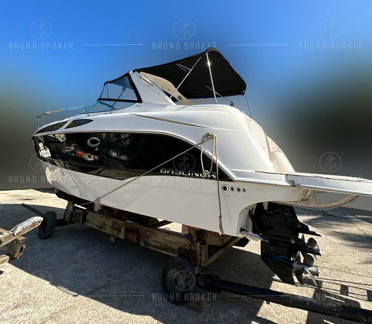 Lancha a venda em Angra dos Reis Bayliner 350 ano 2012 motores 2x Mercruiser QSD 270hp Diesel Rabeta