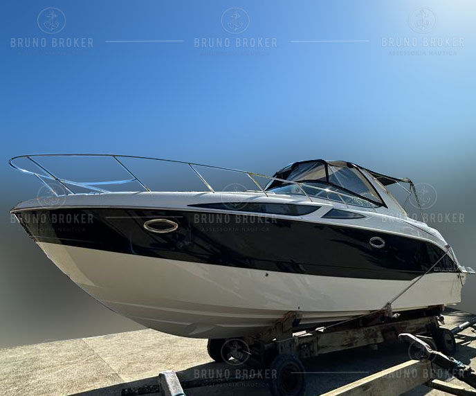 Lancha a venda em Angra dos Reis Bayliner 350 ano 2012 motores 2x Mercruiser QSD 270hp Diesel Rabeta