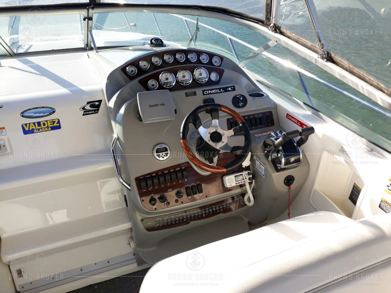 Lancha a venda em Angra dos Reis Bayliner 350 ano 2012 motores 2x Mercruiser QSD 270hp Diesel Rabeta