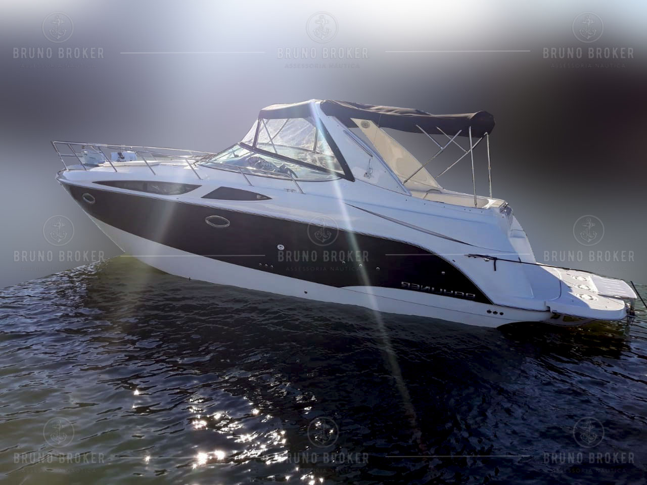 Lancha a venda em Angra dos Reis Bayliner 350 ano 2012 motores 2x Mercruiser QSD 270hp Diesel Rabeta