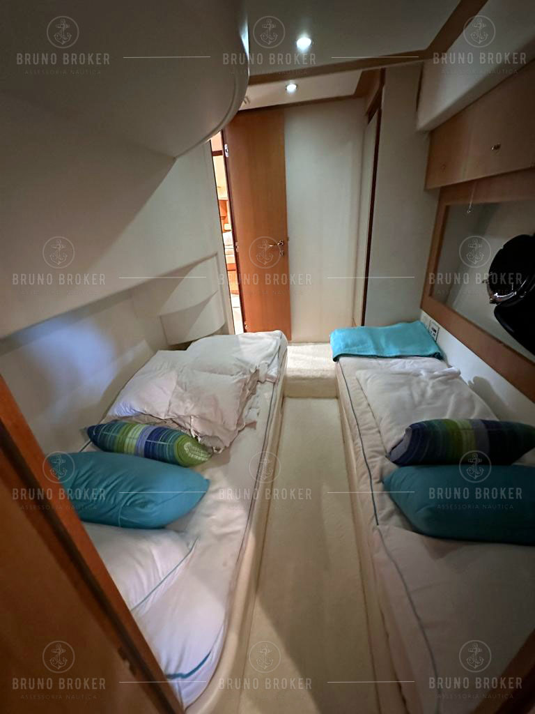 Lancha a venda Angra dos Reis Ferretti 2008 em 2x MAN 900 diesel pé de galinha