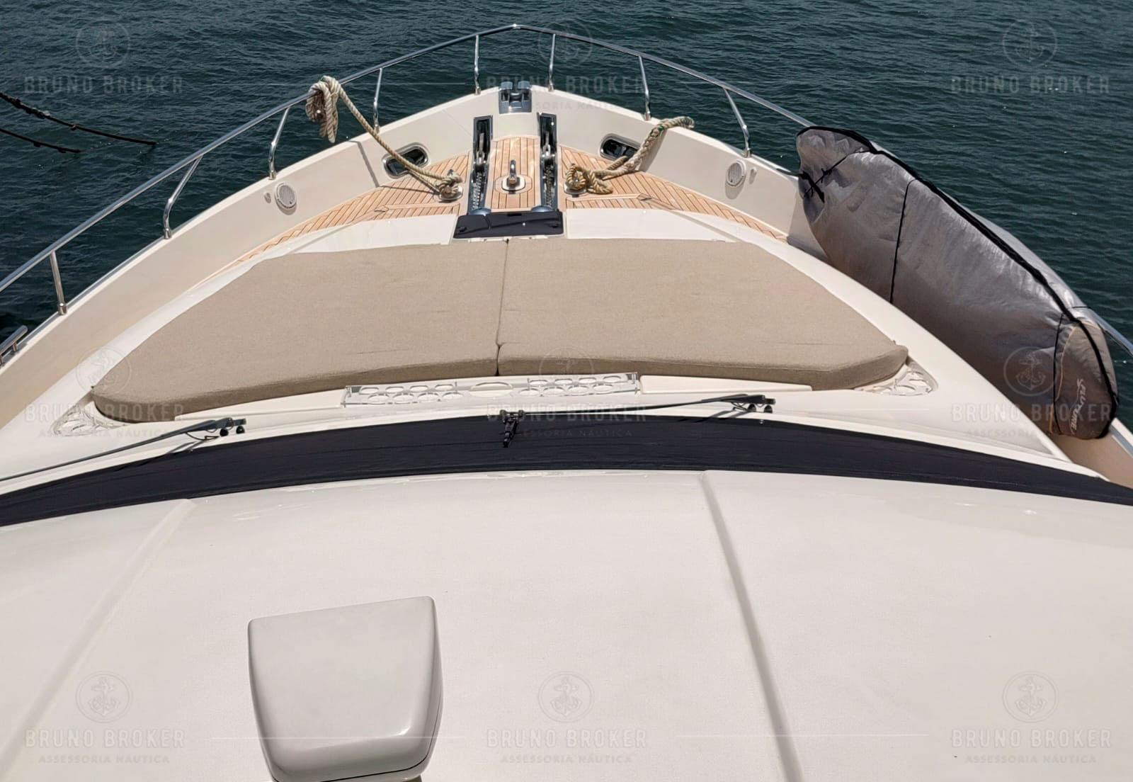 Lancha a venda Angra dos Reis Ferretti 83 83 Pés 2009 em 2x MTU 1900 diesel pé de galinha