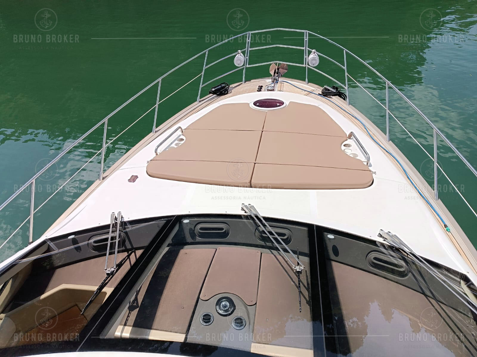 Lancha a venda Angra dos Reis Azimut 60 60 Pés ano 2016 em 2x Man 800hp diesel pé de galinha