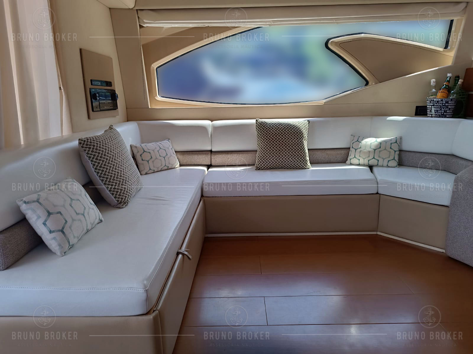 Lancha a venda Angra dos Reis Azimut 60 60 Pés ano 2016 em 2x Man 800hp diesel pé de galinha