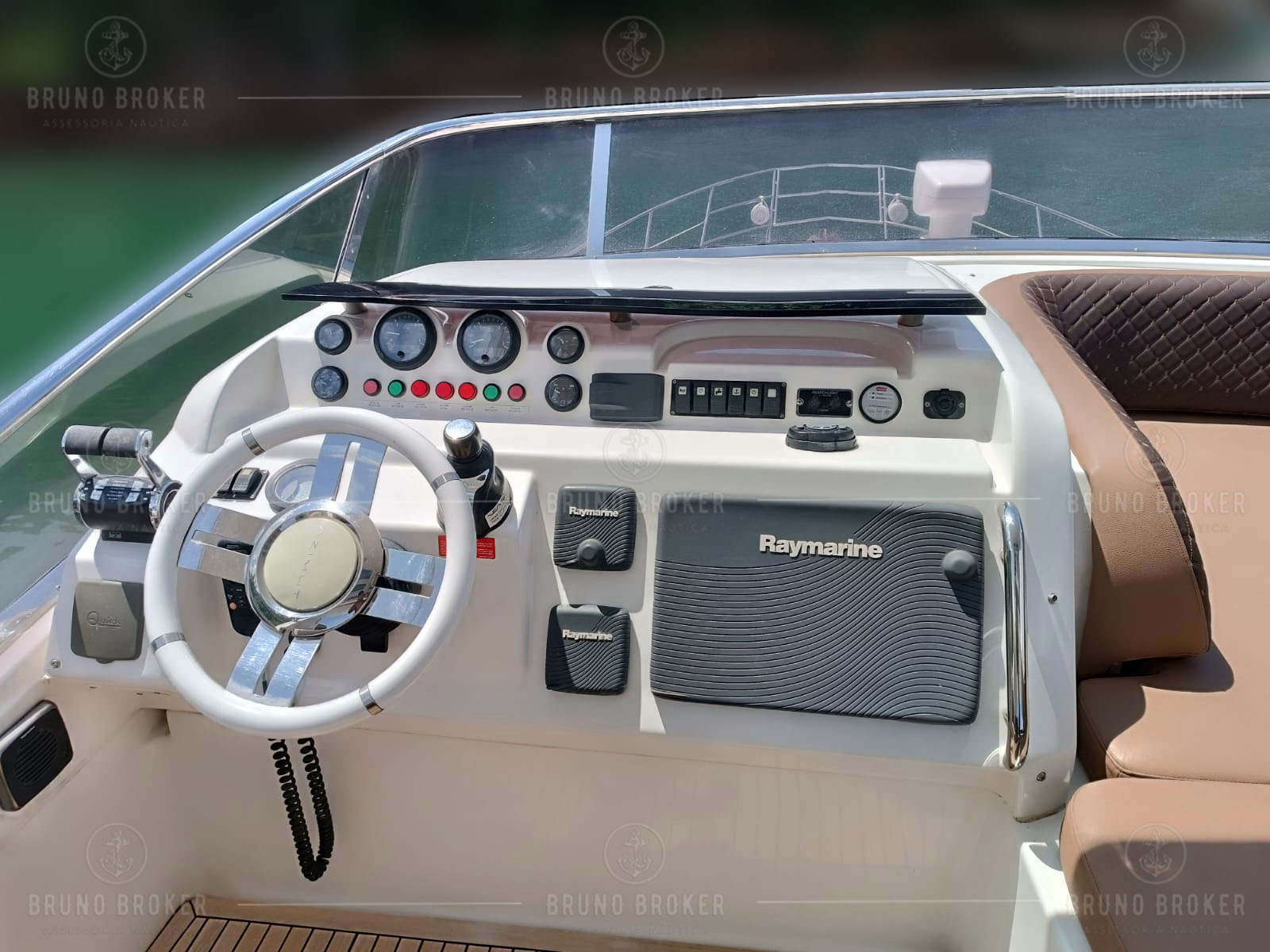 Lancha a venda Angra dos Reis Azimut 60 60 Pés ano 2016 em 2x Man 800hp diesel pé de galinha