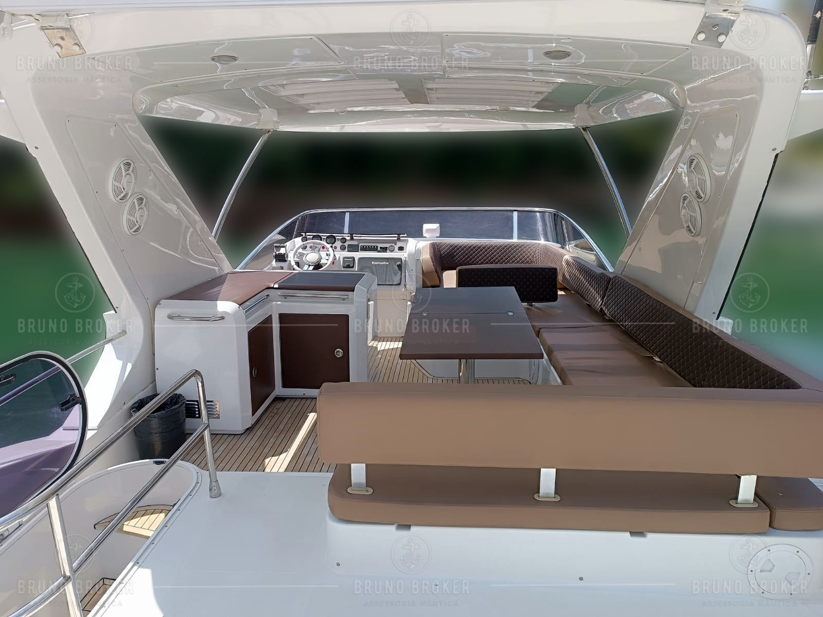 Lancha a venda Angra dos Reis Azimut 60 60 Pés ano 2016 em 2x Man 800hp diesel pé de galinha