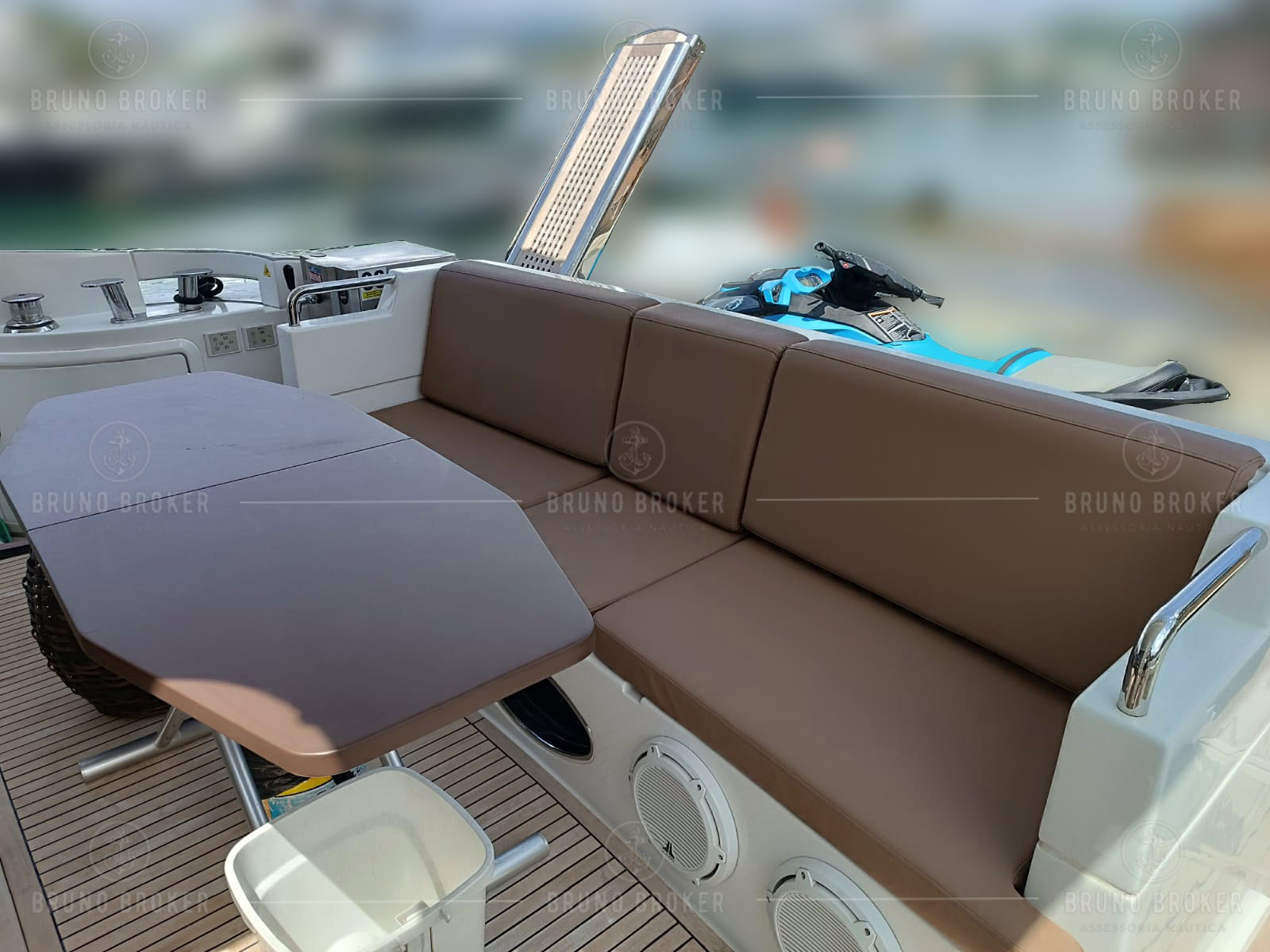 Lancha a venda Angra dos Reis Azimut 60 60 Pés ano 2016 em 2x Man 800hp diesel pé de galinha