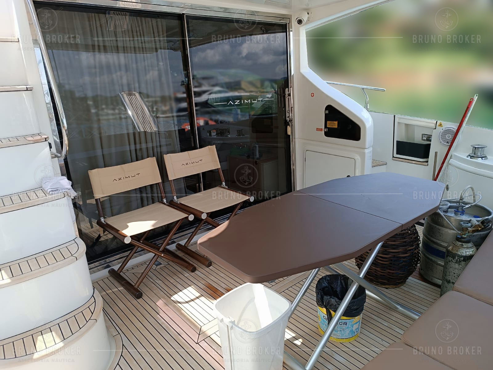 Lancha a venda Angra dos Reis Azimut 60 60 Pés ano 2016 em 2x Man 800hp diesel pé de galinha