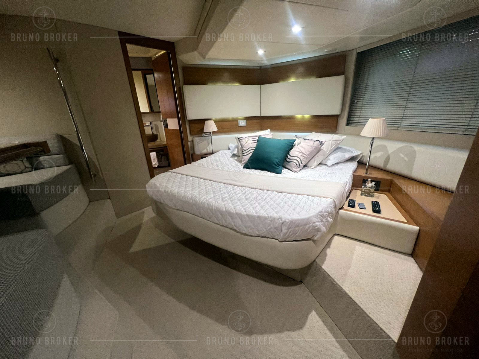 Lancha a venda Angra dos Reis Azimut 60 60 Pés ano 2016 em 2x Man 800hp diesel pé de galinha
