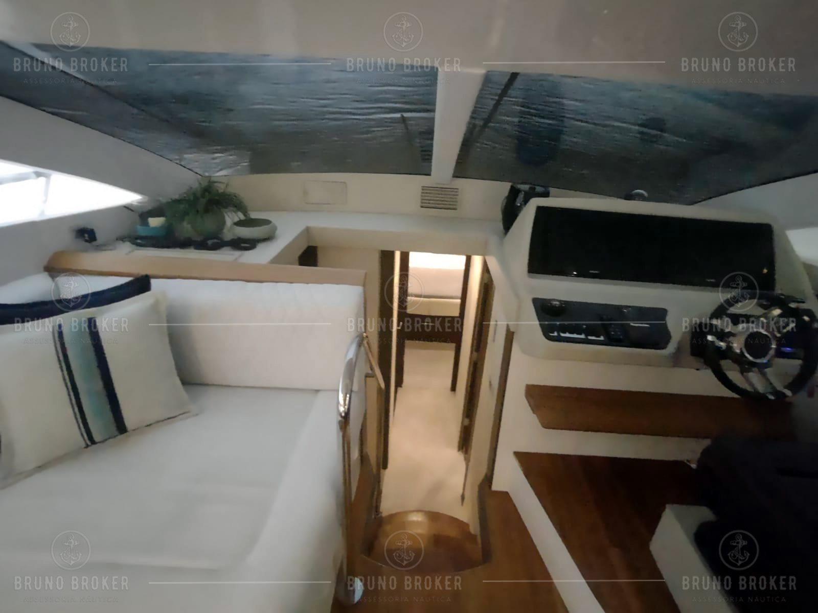 Lancha a venda Angra dos Reis Phantom 640 64 Pés 2015 em 2x Volvo Penta D13-900 diesel Pé de galinha