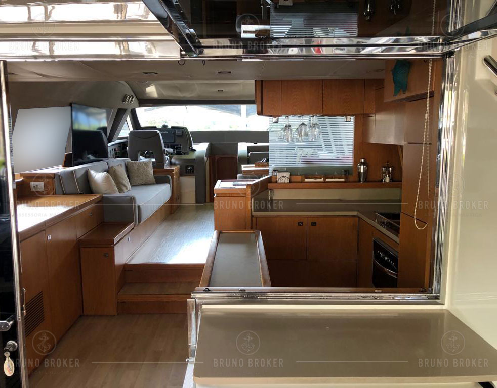 Lancha a venda Angra dos Reis Ferretti 620 Pés 62 ano 2013 em 2x MAN 1100 diesel pé de galinha
