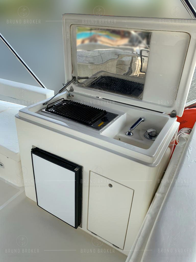 Lancha a venda Angra dos Reis Ferretti 620 Pés 62 ano 2013 em 2x MAN 1100 diesel pé de galinha