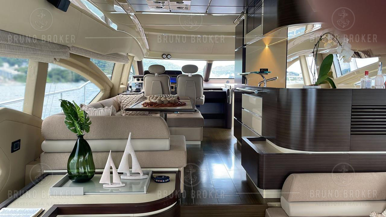 Lancha a venda Angra dos Reis Azimut 70 70 pés 2015 em 2x Man 1400 diesel pé de galinha