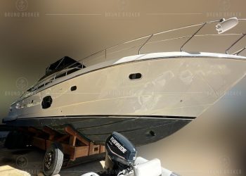 Lancha a venda Angra dos Reis Ferretti 2008 em 2x MAN 900 diesel pé de galinha