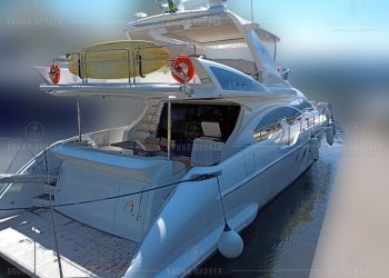 Lancha a venda Angra dos Reis Azimut 2015 em 2x Man 1400 diesel pé de galinha