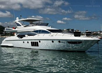 Lancha a venda Angra dos Reis Azimut 70 70 pés 2015 em 2x Man 1400 diesel pé de galinha