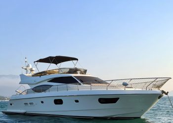 Lancha a venda Angra dos Reis Ferretti 2008 em 2x MAN 900 diesel pé de galinha