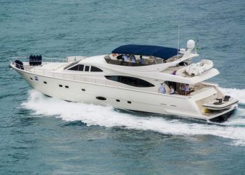 Lancha a venda Angra dos Reis Ferretti 78 78 Pés 2004 em 2x MTU 1500 diesel pé de galinha